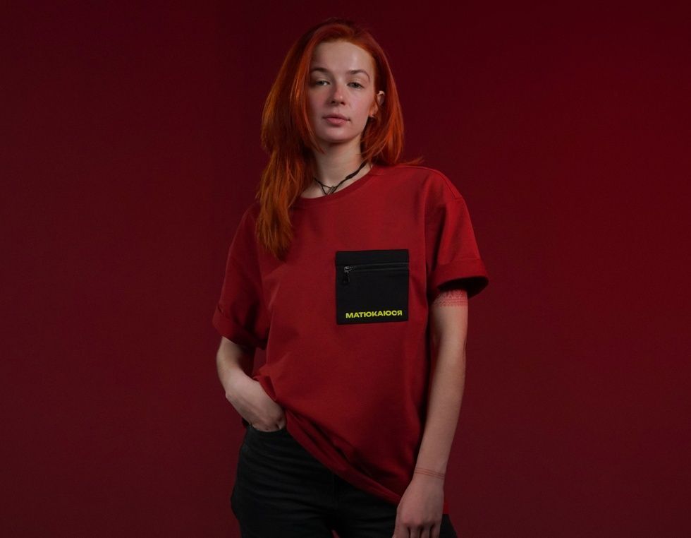Oversize футболка &laquo;Матюкаюся&raquo;&lrm; Бордовий, L/XL 111-02-020 фото