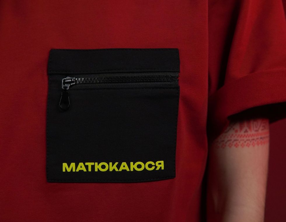 Oversize футболка &laquo;Матюкаюся&raquo;&lrm; Бордовий, L/XL 111-02-020 фото