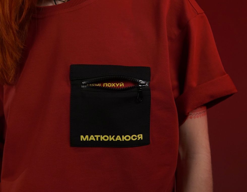 Oversize футболка &laquo;Матюкаюся&raquo;&lrm; Бордовий, L/XL 111-02-020 фото