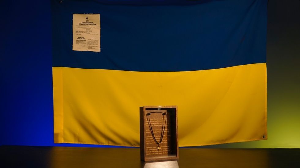 Exclusive Statehood Set: Flag, Coat of Arms, Anthem 555-02-001 фото